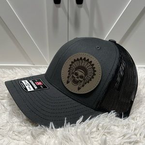 Trucker SnapBack Richardson 112 hat. Apache skull